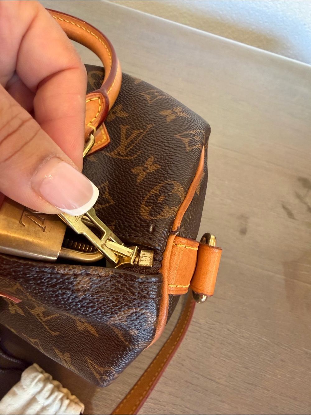 Louis Vuitton Brown Monogram speedy bandouliere 25 - Picture 2 of 13